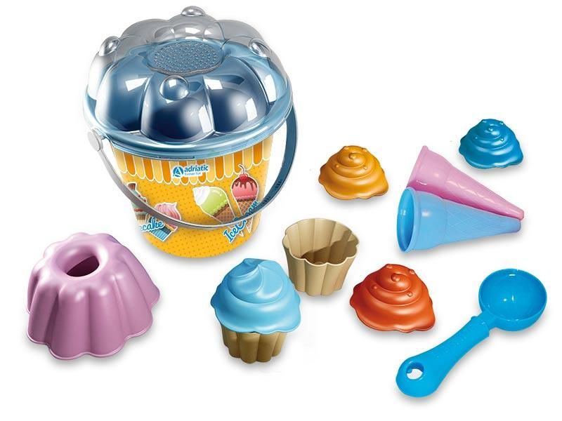 Seau 18 cm + 2 moules à cake, une pelle et 2 moules à glace